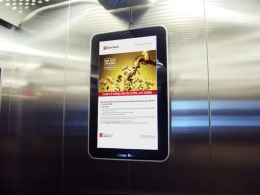 Màn hình LCD quảng cáo trong thang máy
