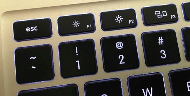 Điều chỉnh độ sáng bằng bàn phím trên Macbook